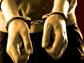 Gorakhpur police arrested cashier with two bank workers in robbery case बैंक से साढ़े नौ लाख का गबन कर लिखा दी चोरी की रिपोर्ट, कैशियर समेत तीन गिरफ्तार