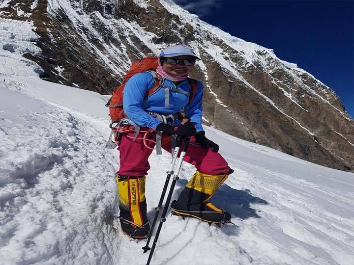 यूपी कैडर की महिला आईपीएस अपर्णा कुमार ने रचा इतिहास, माउंट डेनाली पर तिरंगा फहराकर देश का नाम किया रौशन