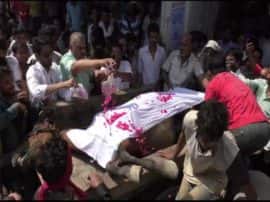 Horse died and platform for politics preapared कानपुर: सियासत के लिये घोड़े की शवयात्रा, विधायक जी ने खूब बनाया माहौल