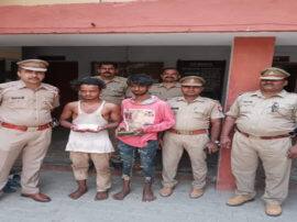 gorakhpur police arrested two thieves घरों में चोरी कर नेपाल बेच देते थे सामान, कसीनों में करते थे अय्याशी