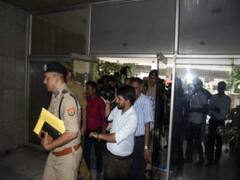 पिकप भवन अग्निकांड: बंद कमरे में गुजरात की फॉरेंसिक टीम कर रही जांच, पुलिस अधिकारी मौजूद