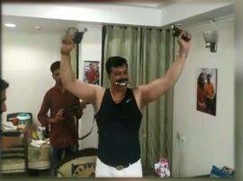 VIDEO कुंवर प्रणव चैंपियन फिर सुर्खियों में, सोशल मीडिया में असलहों के साथ डांस करते वीडियो वायरल Kunwar pranav champion dance with gun video goes viral VIDEO कुंवर प्रणव चैंपियन फिर सुर्खियों में, सोशल मीडिया में असलहों के साथ डांस करते वीडियो वायरल