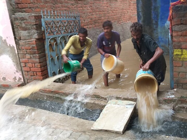 बांदा में रिकॉर्डतोड़ बारिश ने खोली नगरपालिका की पोल, लोगों के घरों में घुसा पानी