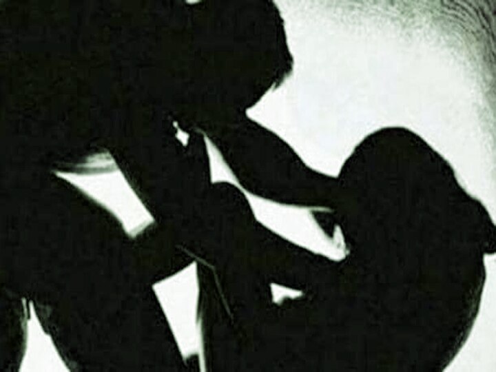 पति का एनकाउंटर कर दूंगा कह...करते रहे बलात्कार; पीड़िता की शिकायत पर दो दारोगाओं पर केस दर्ज FIR lodged against etah two sub inspectors after pregnant women complaint