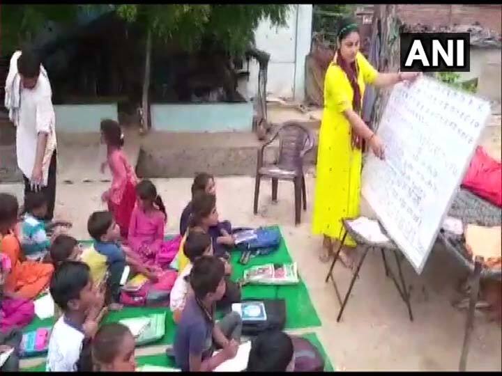 गरीब बच्चों के लिये मसीहा बनीं कॉन्सटेबल गुड्डन, बेघर बच्चों में जगा रही हैं शिक्षा की अलख