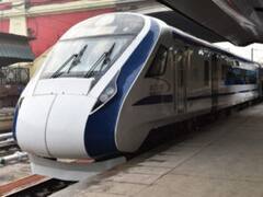 वंदेभारत एक्सप्रेस में कोच का फंसा दरवाजा, यात्रियों में मची भगदड़, अधिकारियों ने किया इन्कार 