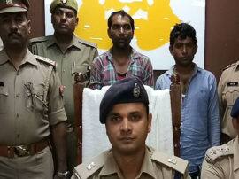 मुठभेड़ के बाद पुलिस ने इनामी बदमाशों को किया गिरफ्तार, तमंचा, कारतूस और लूटी हुई कार बरामद mathura police arrested criminals after encounter मुठभेड़ के बाद पुलिस ने इनामी बदमाशों को किया गिरफ्तार, तमंचा, कारतूस और लूटी हुई कार बरामद