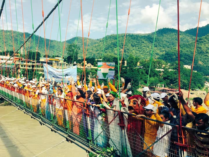 लक्ष्मण झूला हुआ बंद, सुरक्षा को ध्यान में रखकर प्रशासन ने उठाया कदम, पढ़ें- पूरी रिपोर्ट 