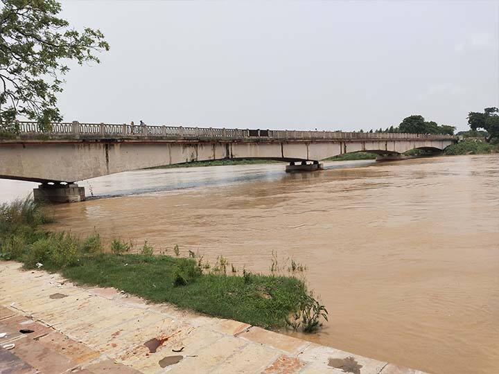 बलरामपुर में राप्ती का जल स्तर खतरे के निशान से ऊपर, बाढ़ का खतरा गहराया