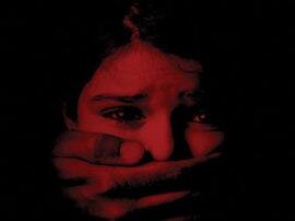 minor girl raped in etawah पानी लेने गई बच्ची के साथ गांव के युवक ने किया दुष्कर्म, पेट में दर्द हुआ तो सामने आया पूरा सच