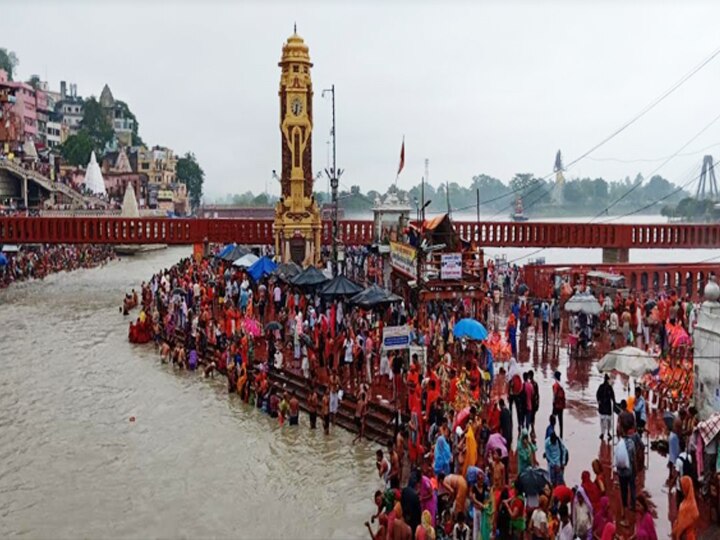 गुरु पूर्णिमा पर गंगा में डुबकी लगाना, कुंभ के स्नान जैसा देता है फल