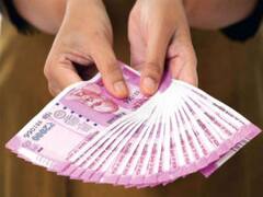 सब्जी बेचने वाले के बैंक खाते में आए 4 करोड़ रुपये, जानिए आगे की मजेदार कहानी...