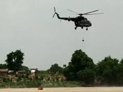 गोरखपुर: बाढ़ से बचाव पर एक्शन में प्रशासन, हेलीकाप्टर से एयरलिफ्ट और ड्रोन से की निगरानी