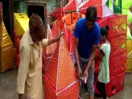 Muslim make kanwad for Hindus in Haridwar fair मुसलमान बनाते हैं हिन्दुओं के लिये कांवड़, हिंदू-मुस्लिम एकता की मिसाल बना यह मेला