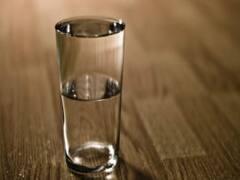 यूपी विधानसभा अध्यक्ष ने आधा गिलास पानी देने का दिया निर्देश, ज्यादा प्यास लगने पर करना होगा ये काम