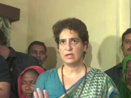 priyanka gandhi ends her dharna after met with victim family of sonbhadra massacre सोनभद्र के पीड़ित परिवारों से मिलने के बाद प्रियंका का धरना खत्म, कहा- मेरा उद्देश्य पूरा