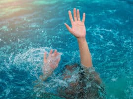 two chiled died after drown in pond बदायूं: तालाब में नहाते समय डूबने से दो बच्चों की मौत, चार की हालत गंभीर