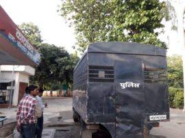 पुलिस ने मार गिराया ढाई लाख का इनामी बदमाश, दो सिपाहियों की हत्या के बाद था फरार police gunned down a criminal in encounter in amroha पुलिस ने मार गिराया ढाई लाख का इनामी बदमाश, दो सिपाहियों की हत्या के बाद था फरार