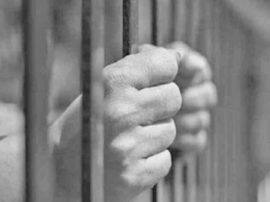 Clash between two groups of prisoner in hapur हापुड़: कैदियों के दो गुट कचहरी परिसर में भिड़े, एक की हालत गंभीर, पुलिस जांच में जुटी