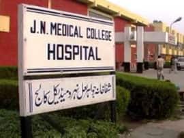 strike continues in JN medical College aligarh जेएन मेडिकल कॉलेज में रेजीडेंट डॉक्टरों की हड़ताल जारी, मरीज हो रहे हैं परेशान