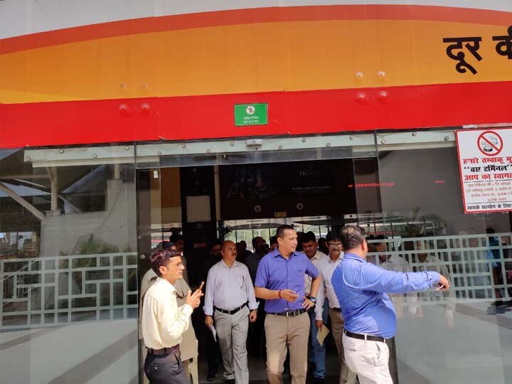 लखनऊ: प्रदेश के पहले PPP मॉडल पर बने बस अड्डे पर मिली तमाम खामियां, नाराज हुए एमडी First PPP model based bus station in lucknow not up to the marks