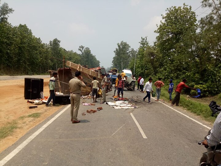 ओवरटेक करने के चक्कर में टकराई दो ट्रैक्टर ट्रॉली, कांवड़िये की मौत two tractor trolley collision one person died