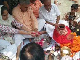 sheila dikshit ashes submerged in ganga in haridwar शीला दीक्षित की अस्थियां गंगा में विसर्जित की गई, दिल का दौरा पड़ने से हुआ था निधन