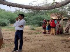 महोबा में गौवंशों की मौत के बाद मौके पर पहुंचे अधिकारी, सामने आई बड़ी लापरवाही