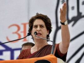 priyanka gandhi attack modi government on employment in auto sector ऑटो सेक्टर में मंदी पर प्रियंका का वार, बोलीं- मोदी सरकार की चुप्पी सबसे ज्यादा खतरनाक