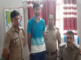 थाने में बदमाश का सरेंडर, बोला- मुझे गिरफ्तार कर लीजिए... पुलिस मेरा भी एनकाउंटर कर देगी criminal surrenders in front of SP in Baghpat थाने में बदमाश का सरेंडर, बोला- मुझे गिरफ्तार कर लीजिए... पुलिस मेरा भी एनकाउंटर कर देगी