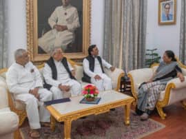 Samajwadi Party Chief Akhilesh Yadav on Unnao Rape Victims पीड़ित परिवार का प्रशासन से विश्वास उठ चुका है : अखिलेश