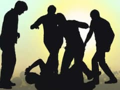 मामूली विवाद में दो पक्षों के बीच झड़प, एक तरफ से हुई फायरिंग तो दूसरी तरफ से हुआ पथराव