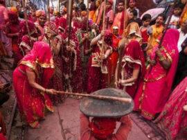 tourist will watch Barsana Lathmar Holi in new manner mathura यूपी सरकार का बड़ा कदम, पर्यटक नए अंदाज में ले सकेंगे मथुरा की लठ्ठमार होली का मजा