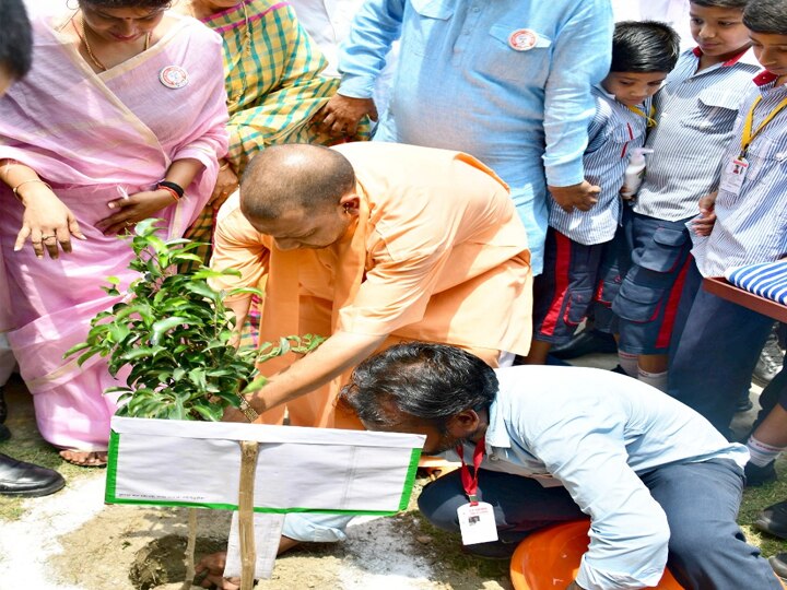 योगी सरकार की अगस्त क्रांति को हरित क्रांति में बदलने की तैयारी, तोड़ेंगे अखिलेश सरकार का ये रिकॉर्ड