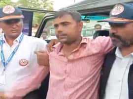 हेलमेट पर बवाल: सेना के जवान की गिरफ्तारी पर भड़के वकील, पुलिसवाले की कर दी पिटाई police arrested army personal for not wearing helmet lawyers creates ruckus in barabanki हेलमेट पर बवाल: सेना के जवान की गिरफ्तारी पर भड़के वकील, पुलिसवाले की कर दी पिटाई