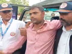 हेलमेट पर बवाल: सेना के जवान की गिरफ्तारी पर भड़के वकील, पुलिसवाले की कर दी पिटाई