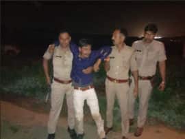 ग्रेटर नोएडा में ओला कैब ड्राइवर की गाड़ी ले भागे बदमाश, मुठभेड़ में पुलिस ने धरदबोचा Encounter Police arrested criminal who Theft ola cab driver car on gunpoint in greater noida ग्रेटर नोएडा में ओला कैब ड्राइवर की गाड़ी ले भागे बदमाश, मुठभेड़ में पुलिस ने धरदबोचा