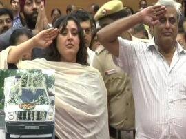 Sushma swaraj demise LIVE Update last rites of former foreign minister पंचतत्व में विलीन हुईं सुषमा स्वराज, नम आंखों के साथ हजारों लोगों ने दी अंतिम विदाई