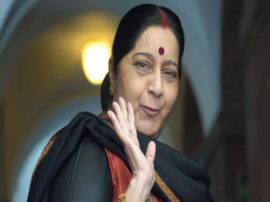When sushma swaraj says dont take selfie in congress style जब इलाहाबाद की लड़कियों से बोली थीं सुषमा- स्टॉप, एंड डोंट टेक सेल्फी इन कांग्रेस स्टाइल