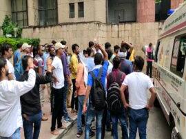 ग्राम विकास अधिकारी परीक्षा: भूख हड़ताल से बिगड़ी अभ्यर्थियों की तबियत, भेजे गए अस्पताल After hunger strike condition of condition of candidate become criticle ग्राम विकास अधिकारी परीक्षा: भूख हड़ताल से बिगड़ी अभ्यर्थियों की तबियत, भेजे गए अस्पताल