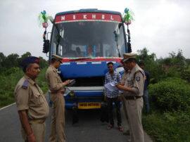 डग्गामार वाहनों के खिलाफ अभियान, 826 बसें सीज और 129 का चालान campaign against Unauthorized vehicle in uttar pradesh डग्गामार वाहनों के खिलाफ अभियान, 826 बसें सीज और 129 का चालान