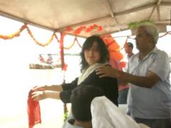 सुषमा स्वराज की अस्थियां गंगा में विसर्जित, बीजेपी के कई नेता रहे मौजूद