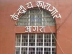 लगभग 25 अलगाववादियों को विमान के जरिए श्रीनगर से आगरा ले जाया गया