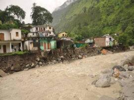 Two men missing in river after Heavy rain, one body recovered देहरादून: बरसाती नदी के तेज बहाव में दो युवक बहे, एक का शव बरामद