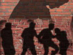 नोएडा में चोरों का आतंक, महिला के घर से लाखों के गहने और डेढ़ लाख रुपए हुए गायब