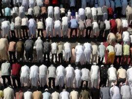 Namaz offered on occasion of Eid ul adha in lucknow लखनऊ: एकता-भाईचारे के साथ मनाई गई बकरीद, मस्जिदों में पढ़ी गई विशेष नमाज