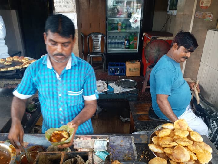 मुंह में पानी आ जाता है, ऐसी है देसी स्वाद वाली 'चवन्नी चाट'. एक बार खाएंगे दीवाने हो जाएंगे