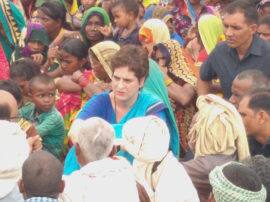 Priyanka gandhi reached sonbhadra to know the condition of villagers वादा निभाने को सोनभद्र पहुंची कांग्रेस महासचिव प्रियंका, हाल ही में जमीन विवाद को लेकर हुई थी 10 की हत्या
