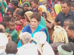 वादा निभाने को सोनभद्र पहुंची कांग्रेस महासचिव प्रियंका, हाल ही में जमीन विवाद को लेकर हुई थी 10 की हत्या
