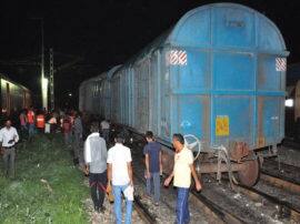 goods train derailed in saharanpur सहारनपुर में मालगाड़ी के तीन डिब्बे पटरी से उतरे, टल गया बड़ा हादसा, होगी जांच